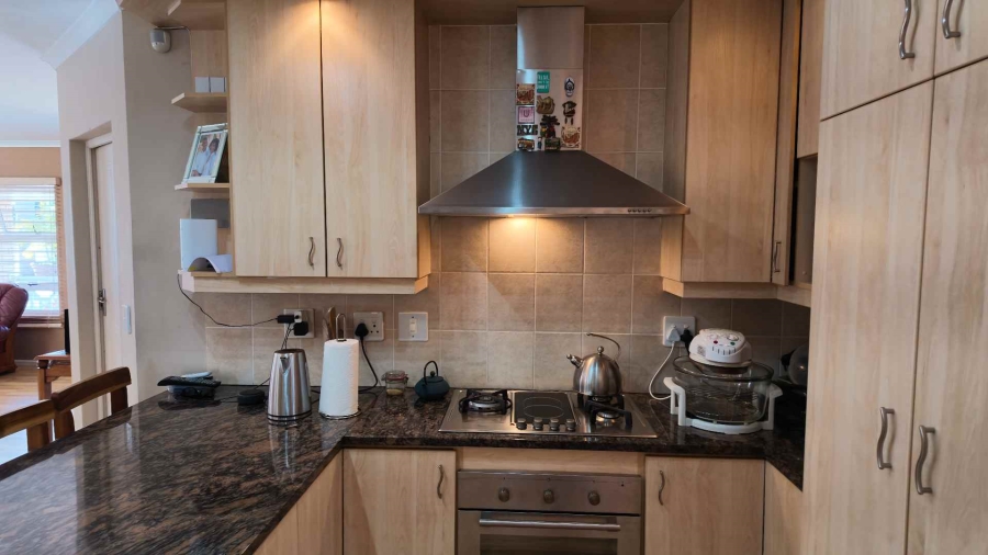 To Let 2 Bedroom Property for Rent in Oostersee Western Cape